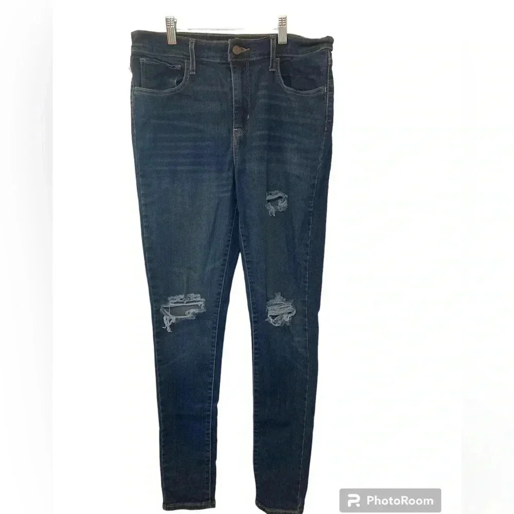 LEVI’S high rise super skinny size  31 distressed​
